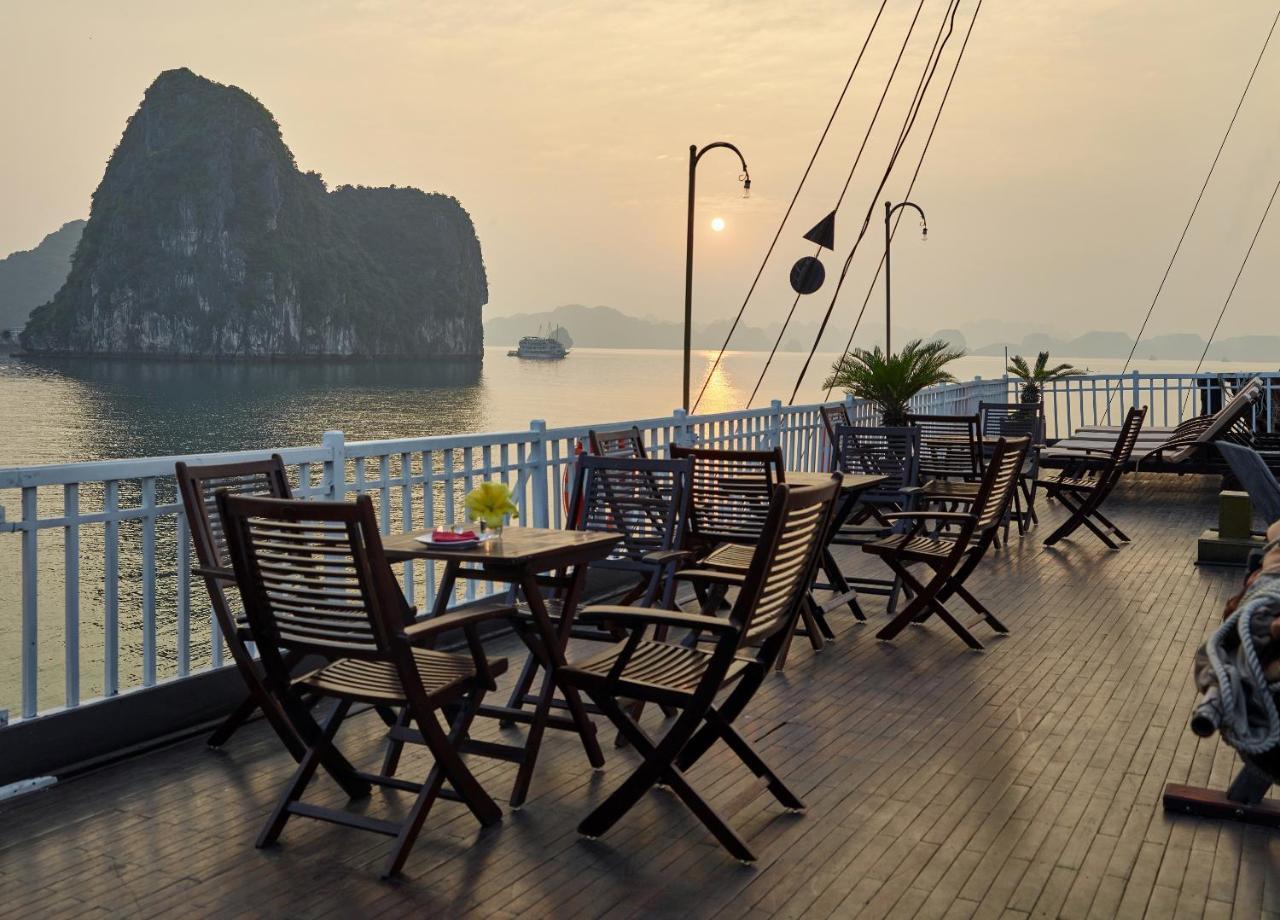 Garden Bay Premium Cruise Hotel Ха Лонг Екстериор снимка